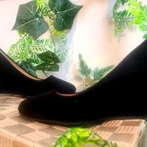 Worn once. A brand new day, size 6 wedges. Love them, just a little too big!